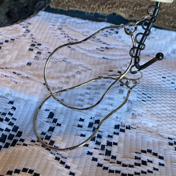 NWT MOCHI GOLD OR SILVER LIGHTWEIGHT EVERY DAY WAER STATEMENT EARRINGS - Picture 5 of 16